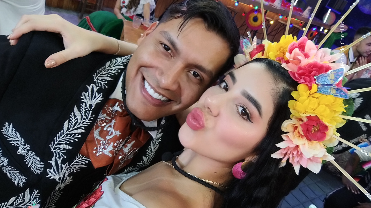 Mariana Zapata y Juanda Caribe en La casa de los famosos Colombia.