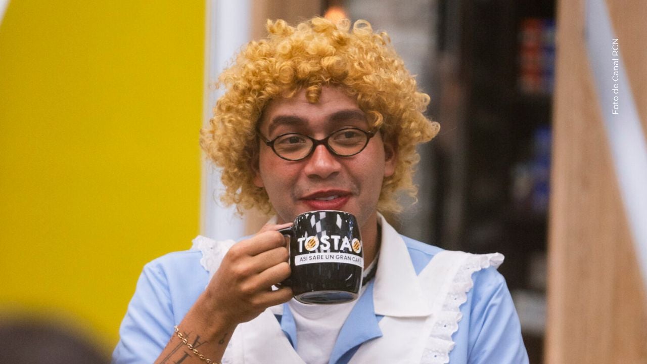 Juanda Caribe, en su personaje de Mamá Dora, habló de la relación entre Tebi y Alexa Torrex. 