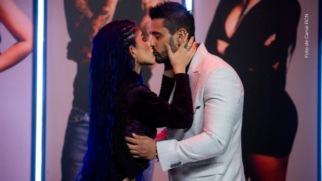 Alexa Torrex y Tebi Bernal en La casa de los famosos Colombia.