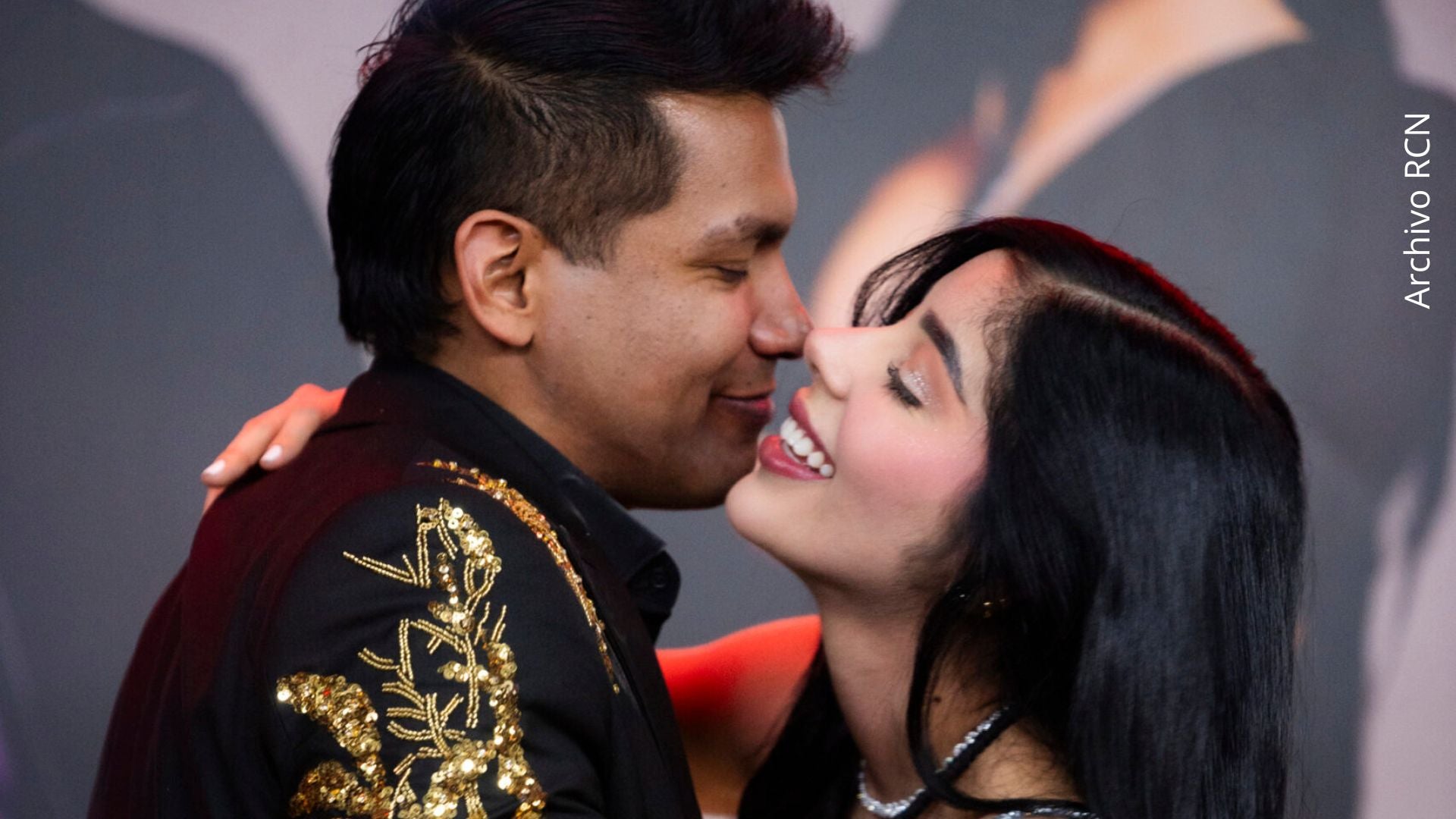 El cantante llevaba varios meses siendo vinculado emocionalmente con la creadora de contenido Mariana Zapata, luego de su cercanía y conversaciones de medianoche en el programa