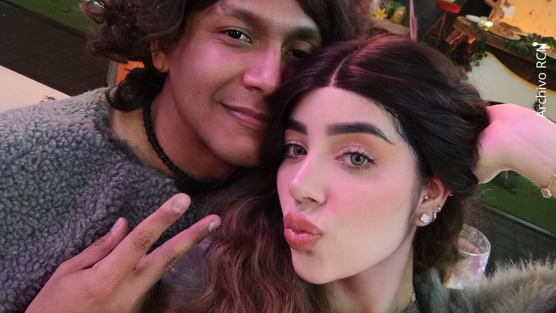 Juanda Caribe no solo expresó lo mucho que quería a Mariana, sino que aprovechó para dedicarle canciones públicamente