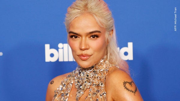 Karol G dejó flechados a todos con cautivadoras fotos en yate; así fueron las reacciones Karol G dejó flechados a todos con cautivadoras fotos en yate; así fueron las reacciones