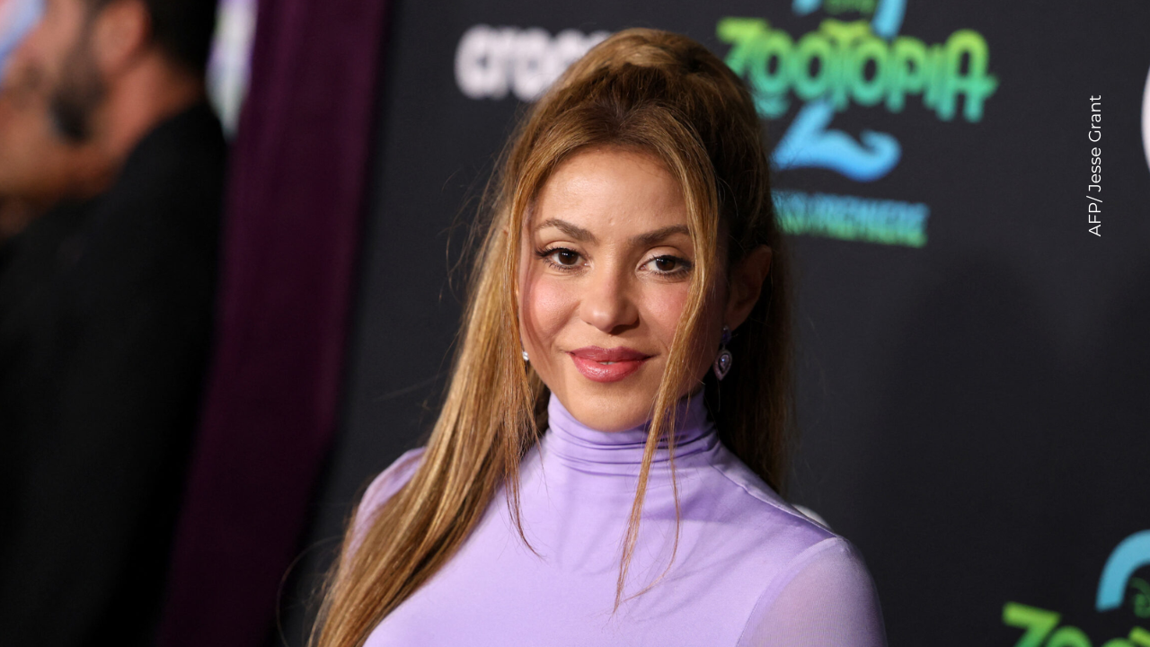 Shakira causa furor tras ser captada con actor mexicano