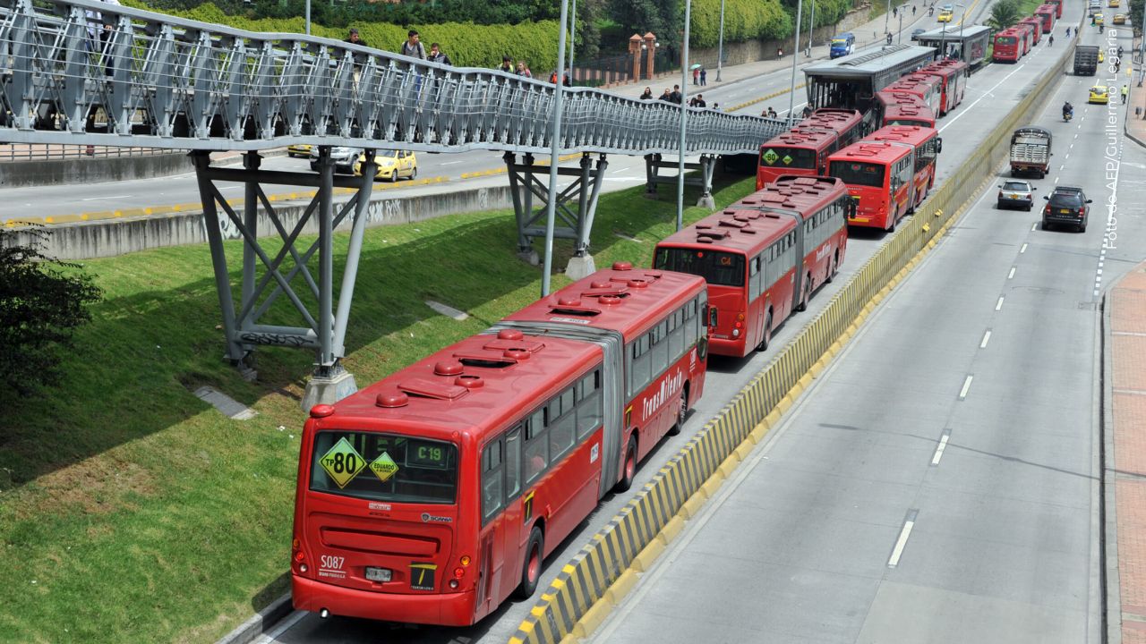 Las nuevas sillas aguamarinas de TransMilenio tienen un propósito especial