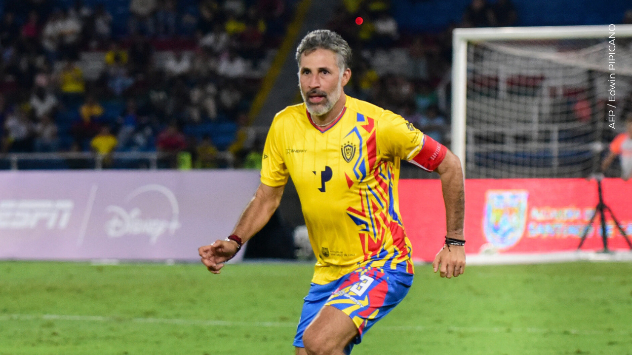 Mario Yepes durante un partido en el 2025.