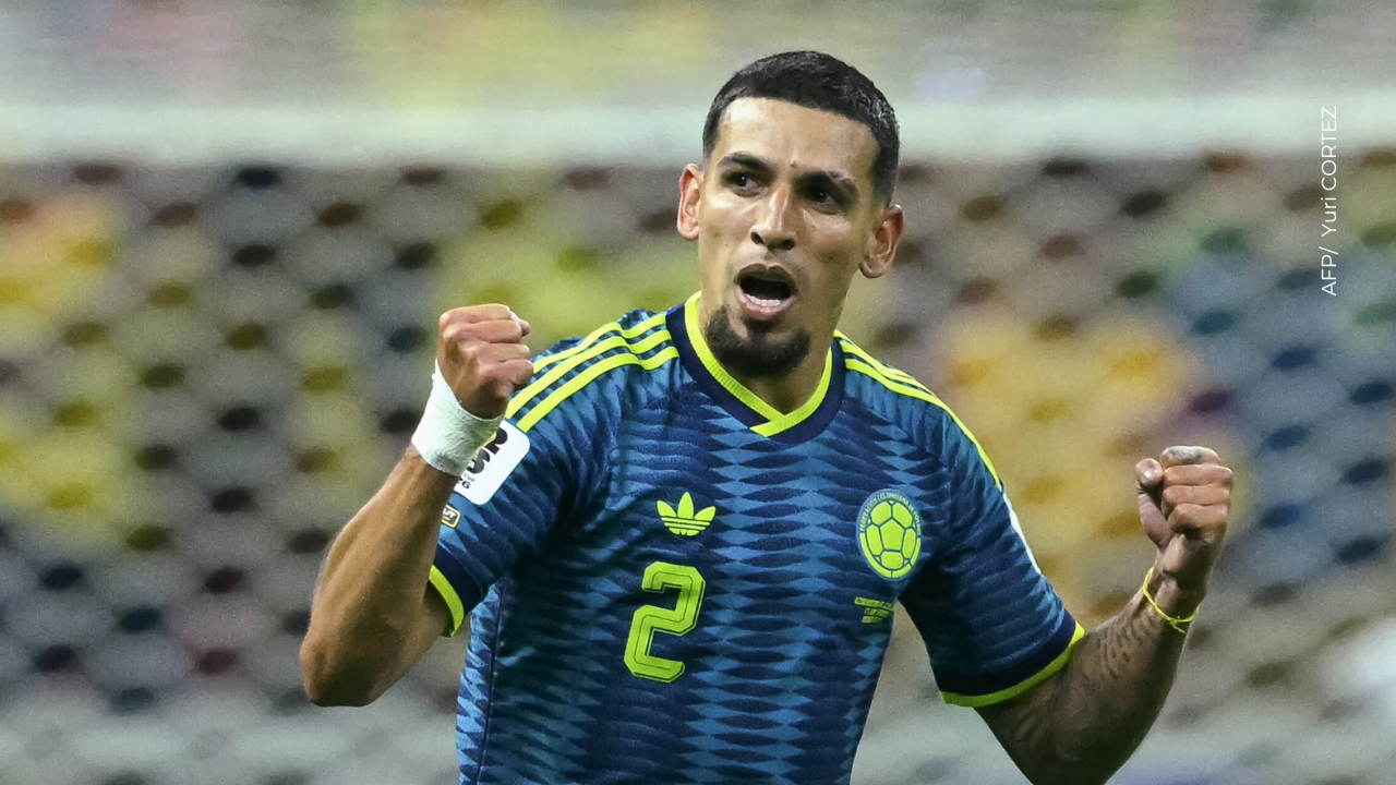 Así auxiliaron al camarógrafo que terminó en el suelo durante el Colombia vs. Uzbekistán