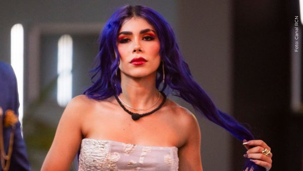 Alexa Torrex le dice adiós a su cabello morado y sorprende con un nuevo look Alexa Torrex le dice adiós a su cabello morado y sorprende con un nuevo look