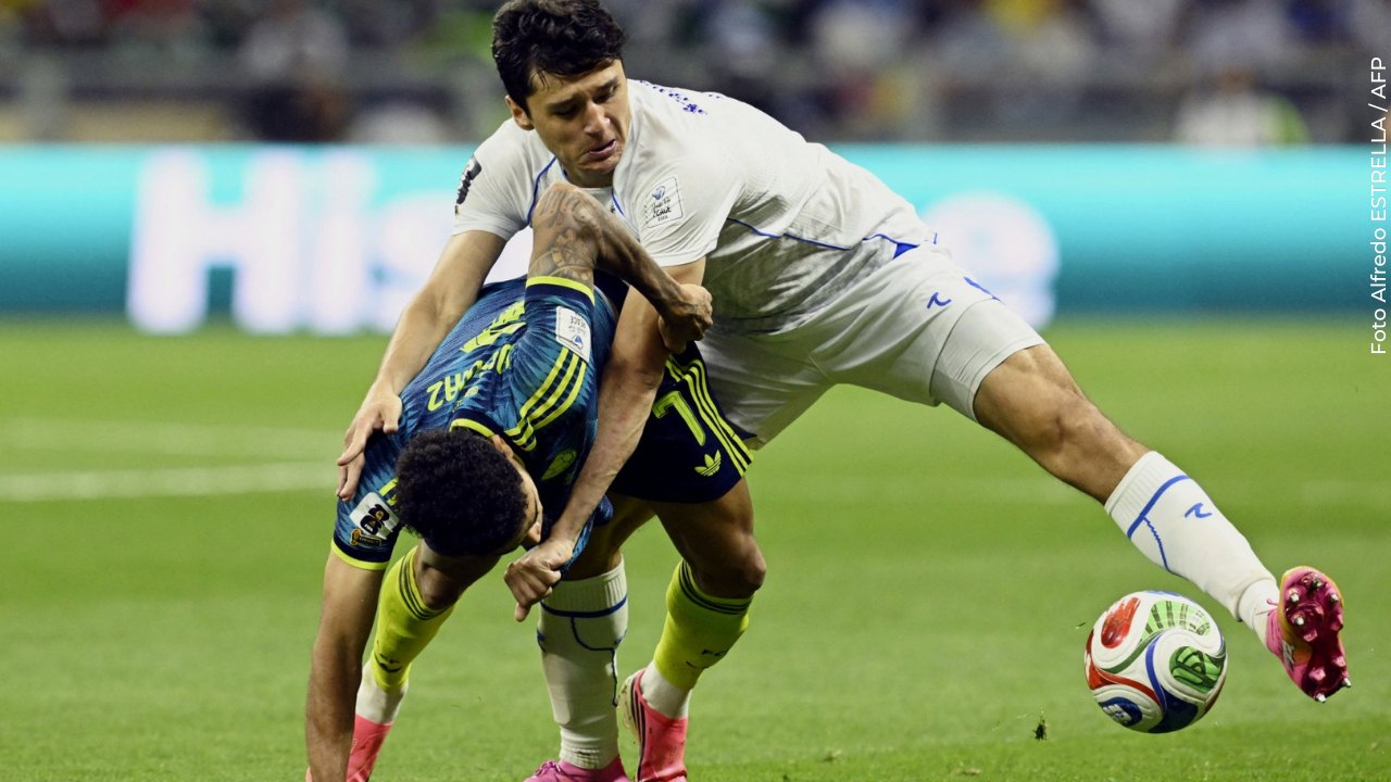 Tras la aparatosa caída en el Colombia vs. Uzbekistán, el camarógrafo recibió un gesto inesperado