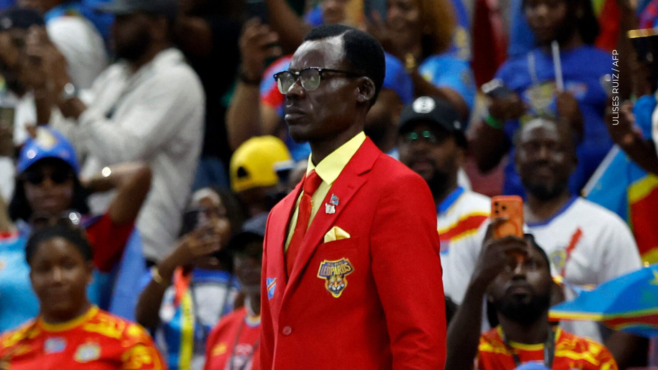 Hombre estatua reaccionó tras la derrota de RD Congo ante Colombia