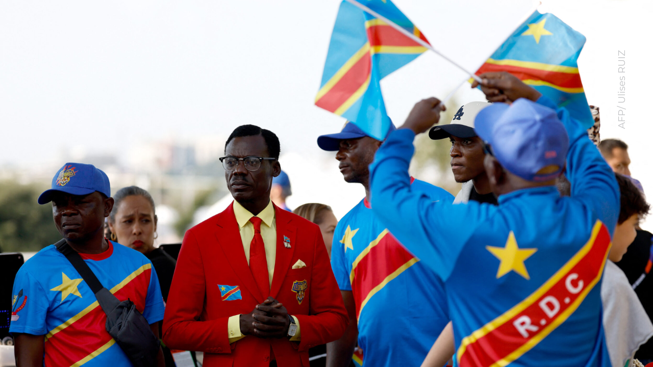 Así fue el encuentro de colombianos con el “hombre estatua” del Congo