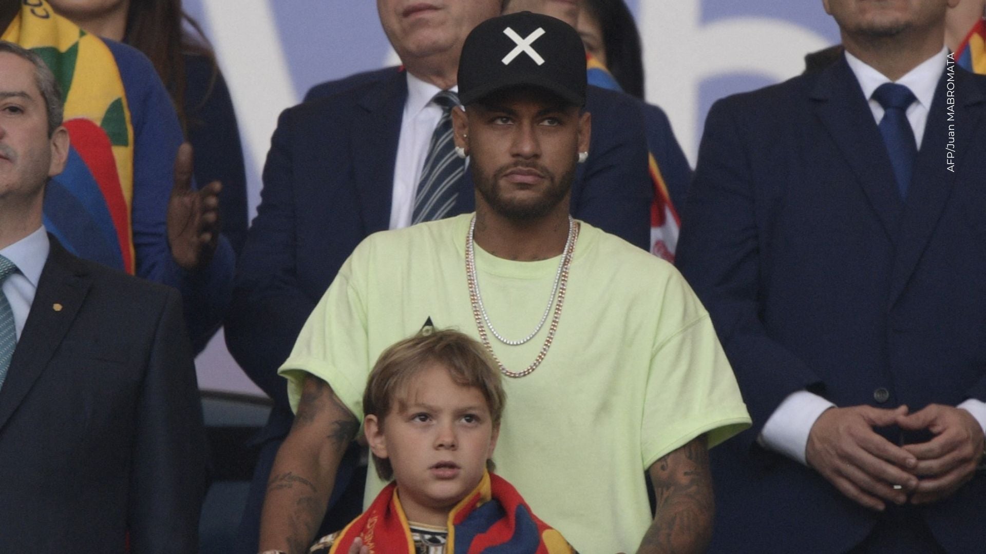 Hijo mayor de el futbolista Neymar