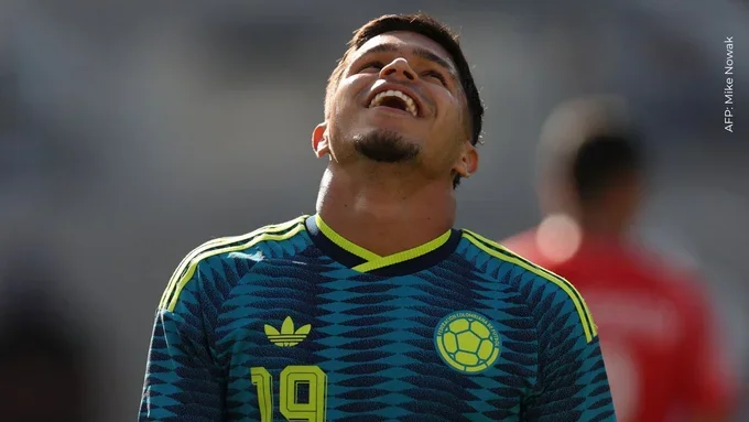 cucho hernandez conoce a su bebe