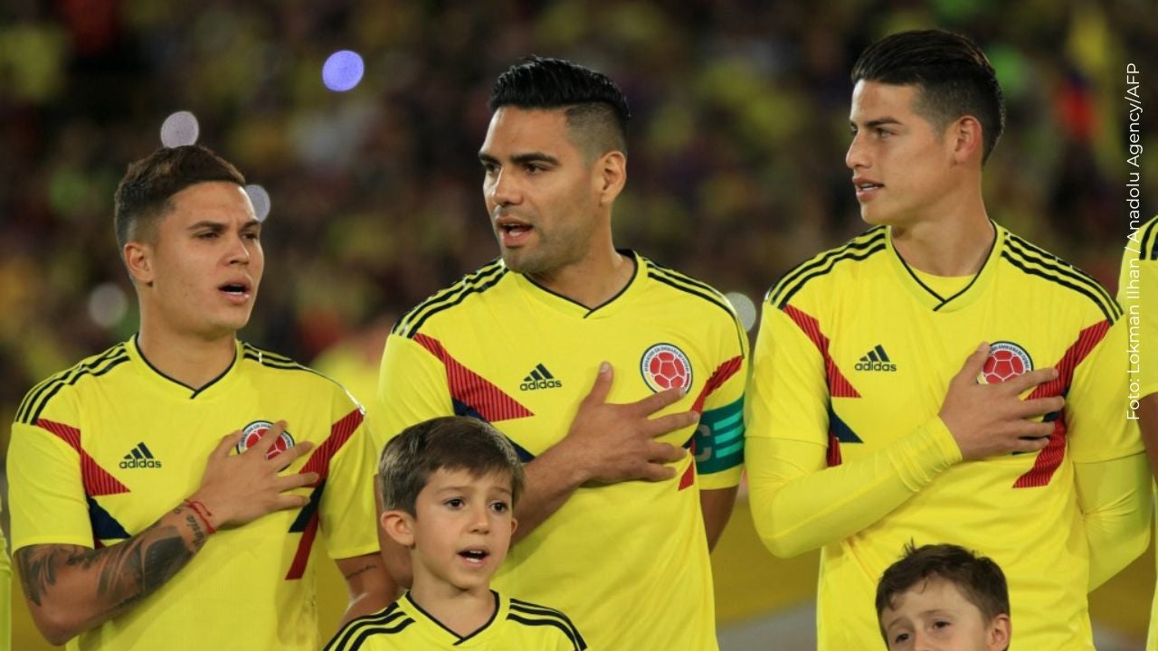 La Selección Colombia canta el Himno Nacional previo a un partido