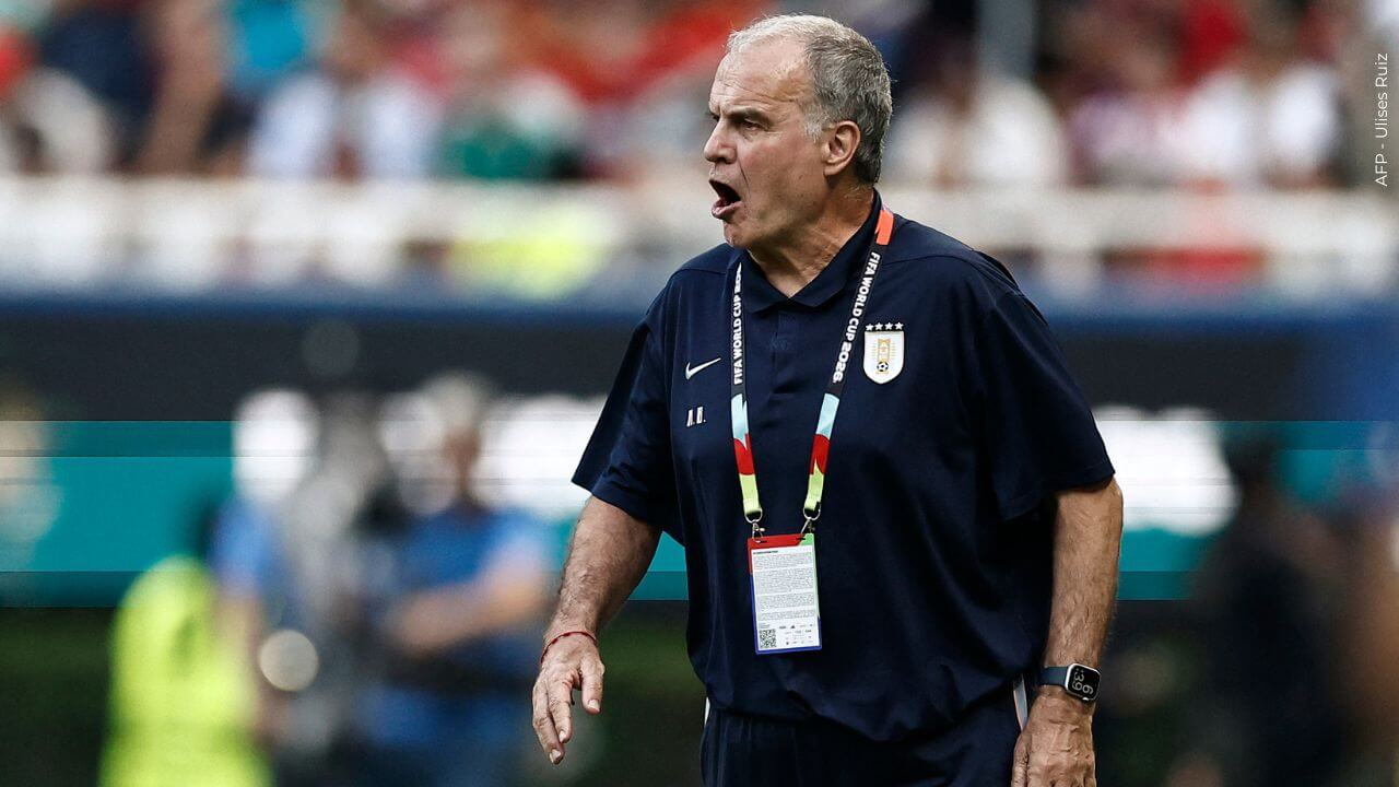 La reacción de Marcelo Bielsa contra una periodista ha desatado críticas.