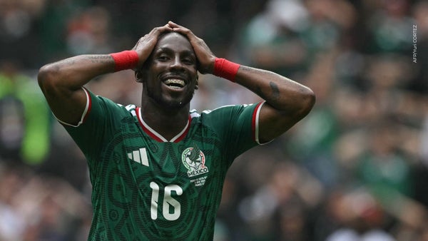 Él es Julián Quiñones, el colombiano que fue elegido como el mejor jugador de la Selección de México Él es Julián Quiñones, el colombiano que fue elegido como el mejor jugador de la Selección de México
