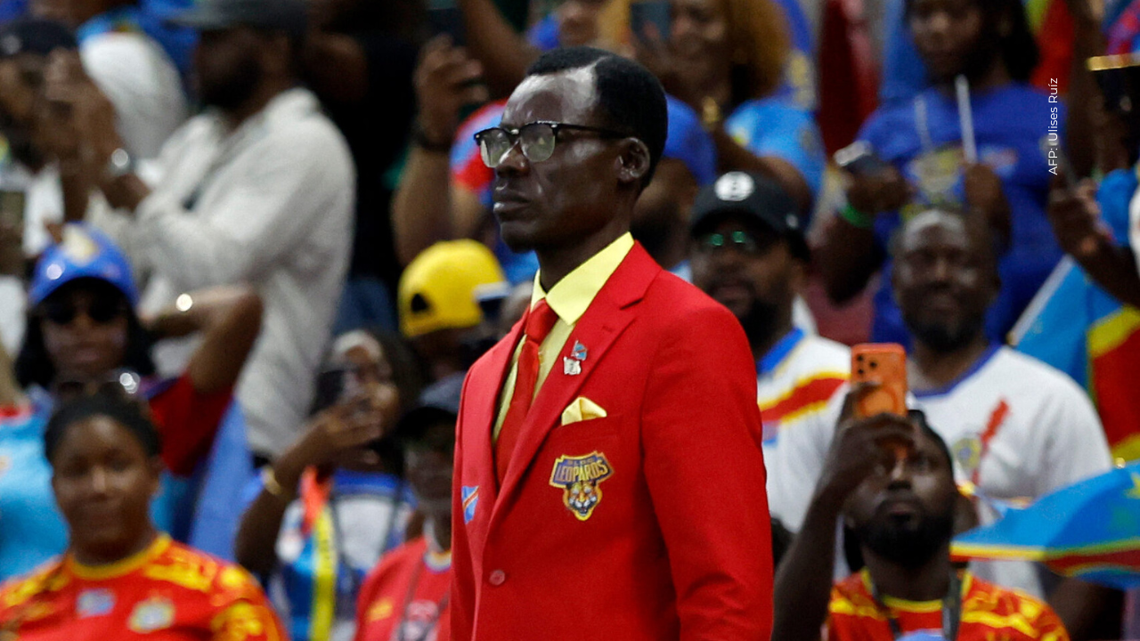 Hombre estatua de RD Congo reaccionó tras el gol que le hicieron a Inglaterra: ¿qué dijo?