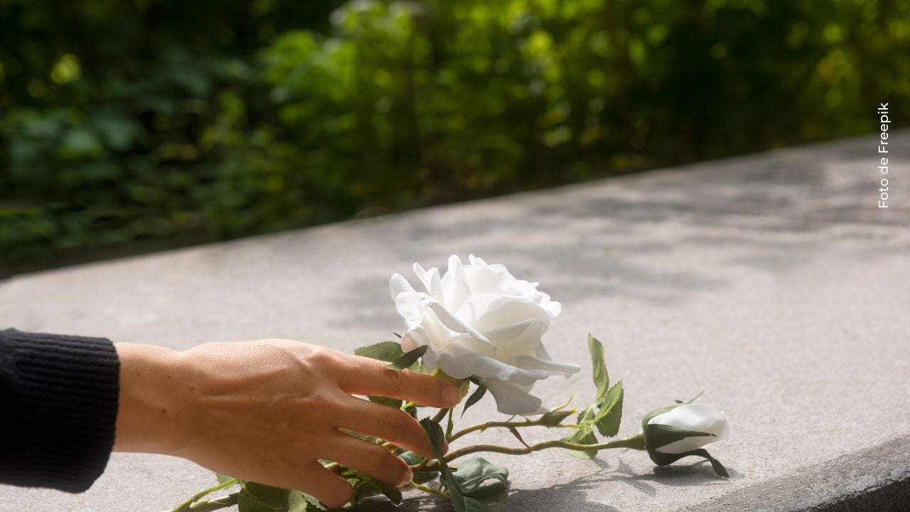 Flores en entierro