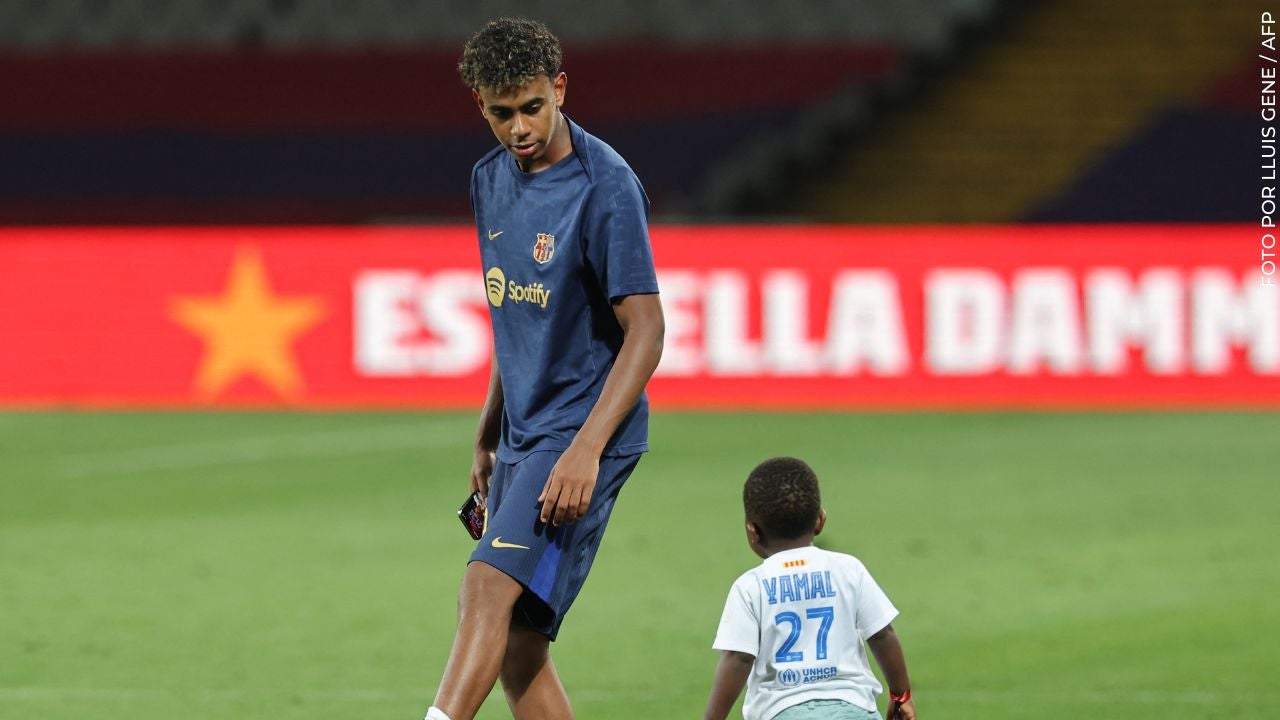 Lamine Yamal con su hermano Keyne.