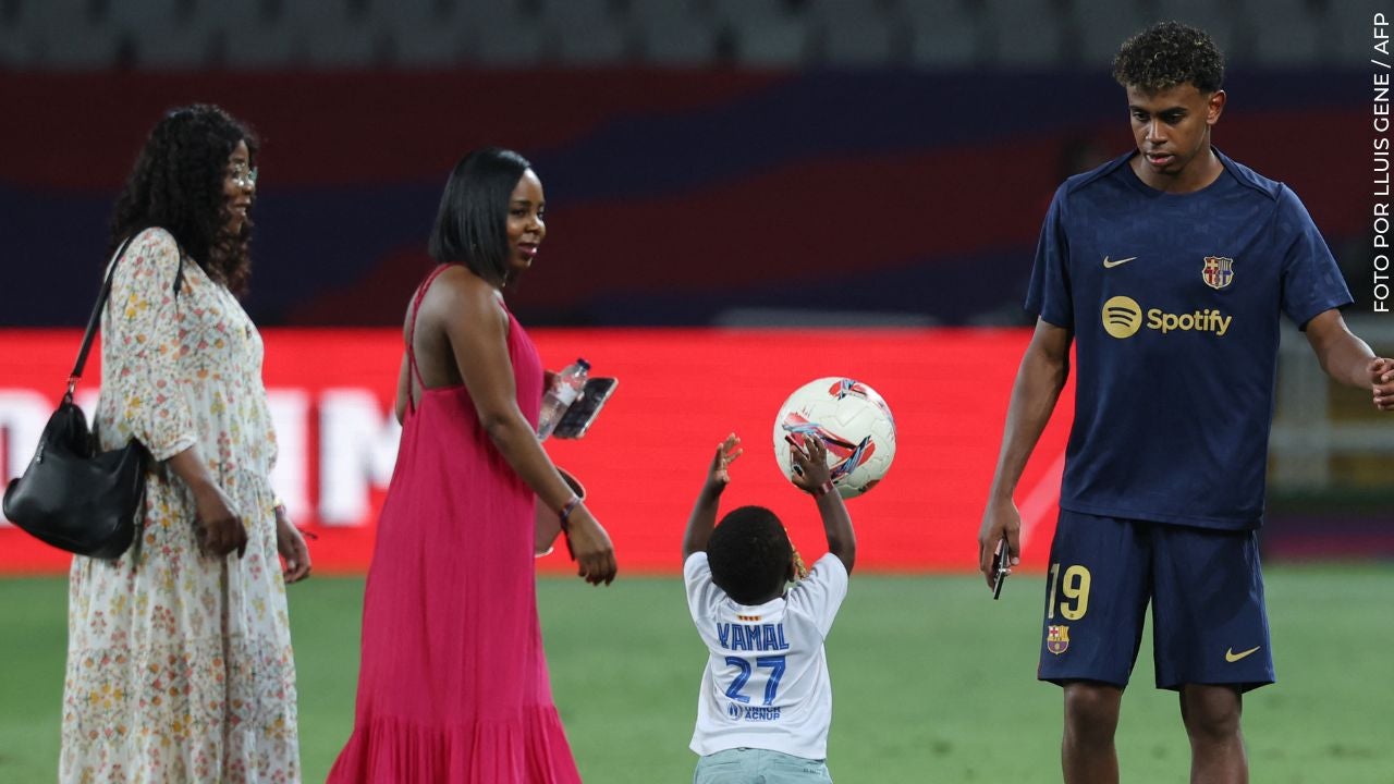 Lamine Yamal con su familia