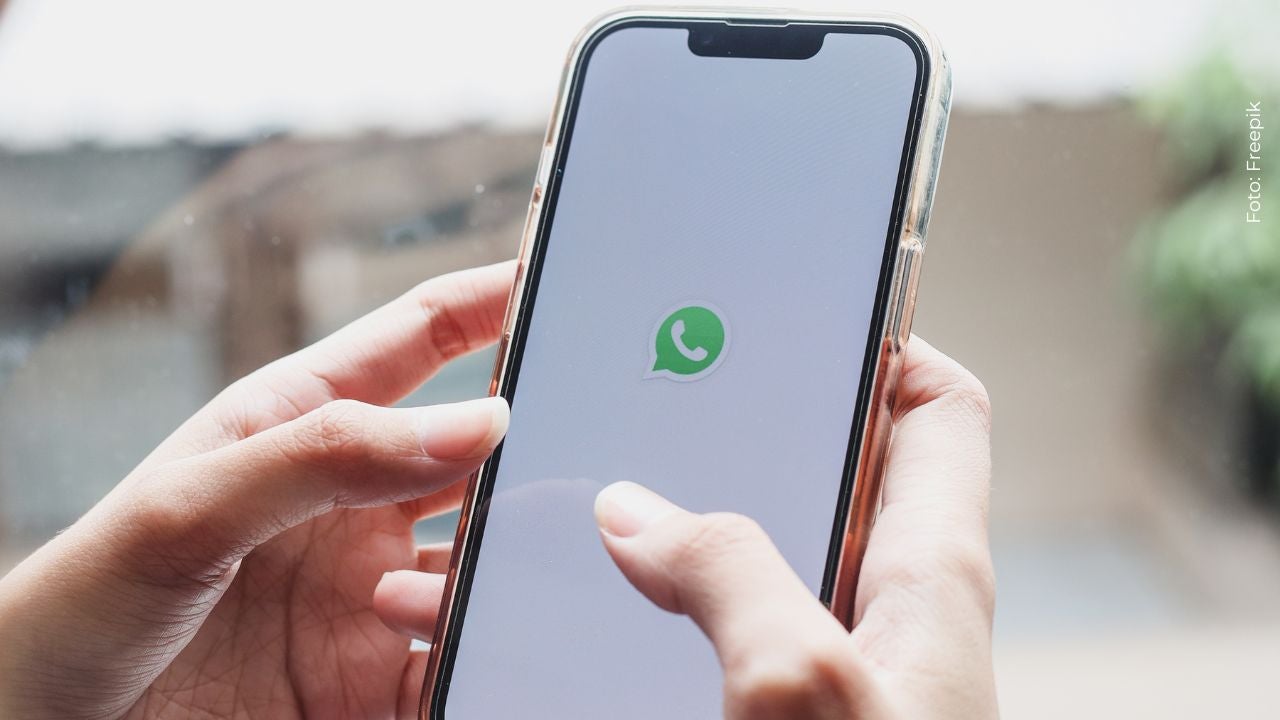 Telefóno celular con WhatsApp