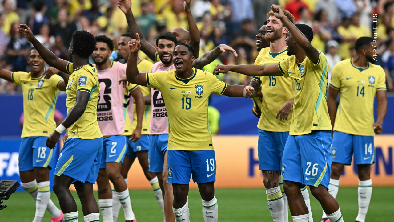 Jugadores brasileños en el terreno de juego durante el Mundial 2026.