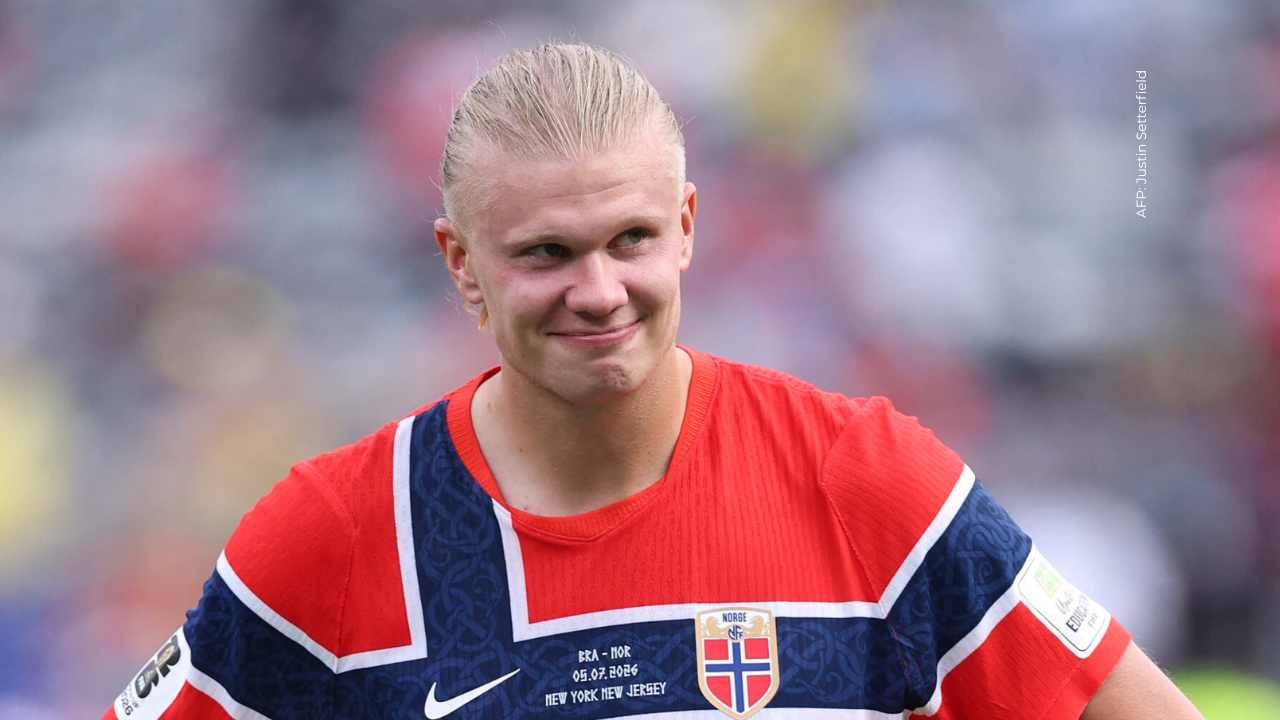 Él es padre de Erling Haaland quien también fue futbolista, ¿se parecen?