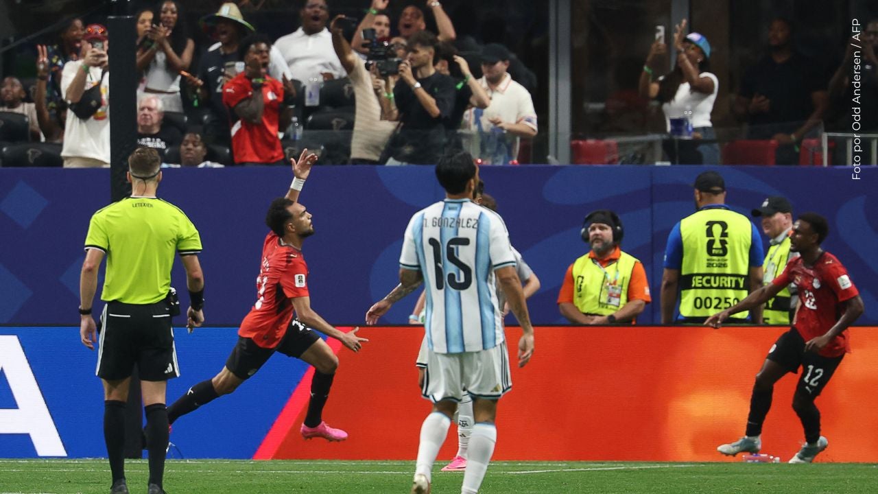 Zico Mostafa habló tras la derrota de Egipto y cuestionó el arbitraje del partido.