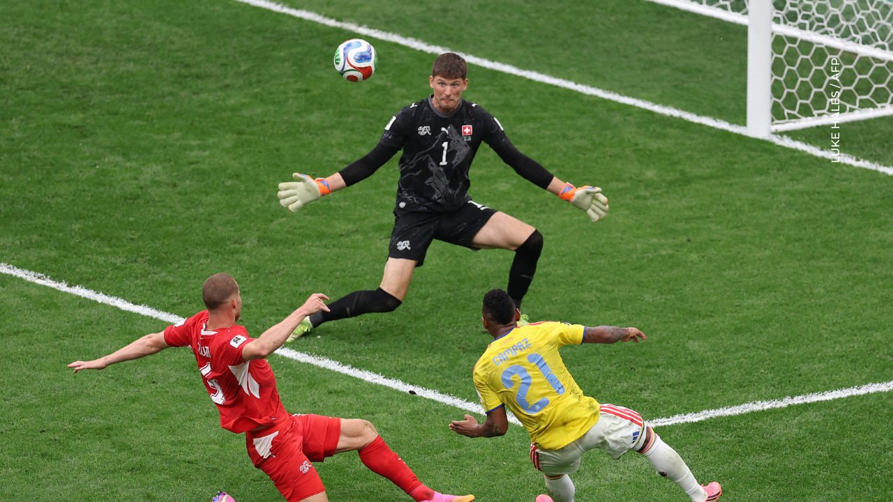 Gregor Kobel, portero de Suiza, apareció tras el triunfo frente a Colombia