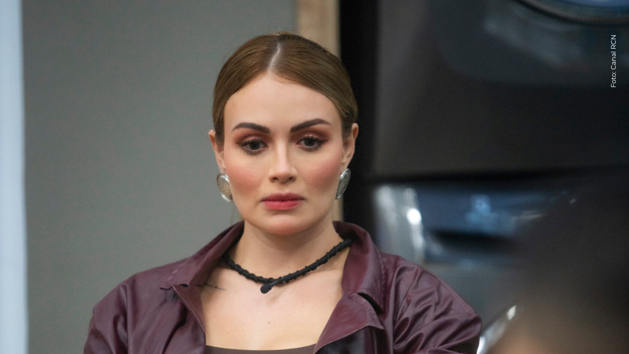 Sara Uribe desata opiniones tras aparecer cariñosamente con un reconocido cantante: ¿su nuevo novio?