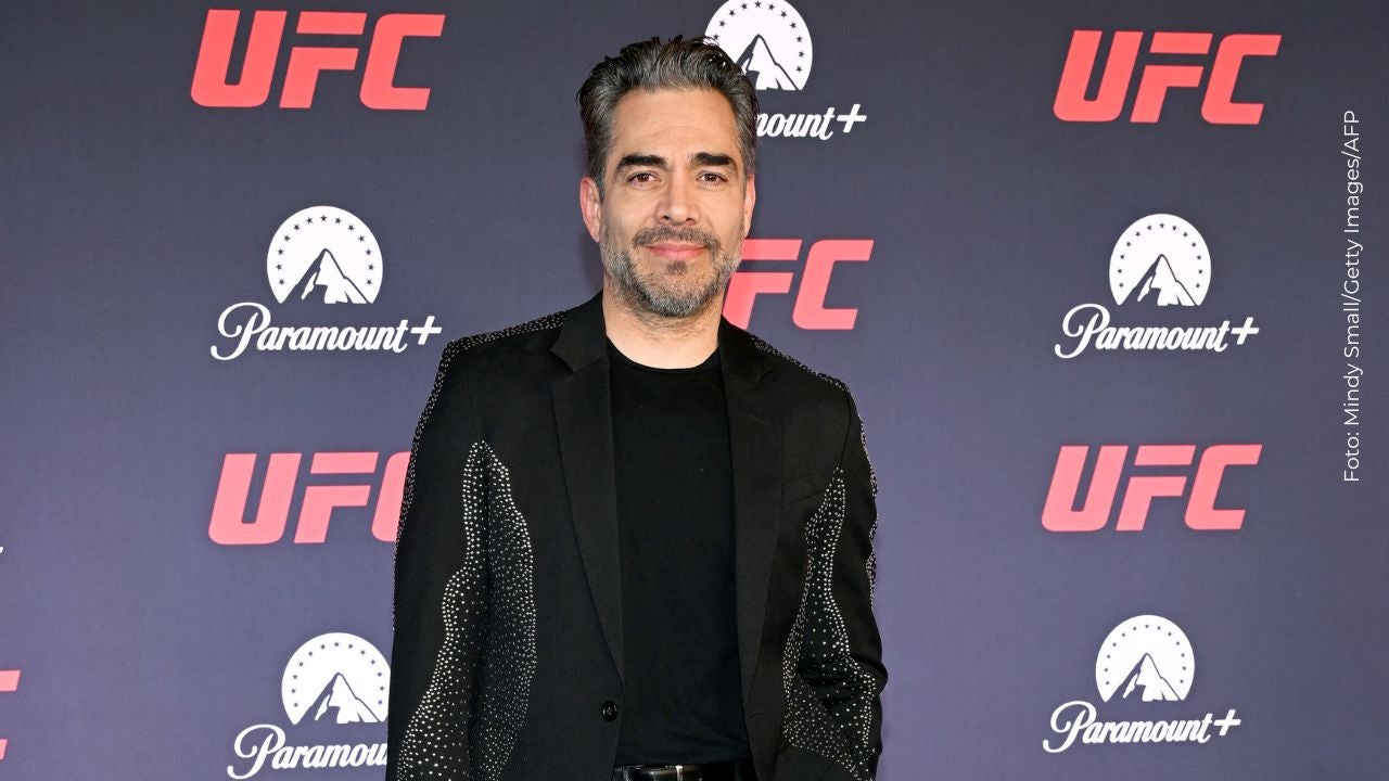 El actor mexicano Omar Chaparro asiste a un evento de Paramount+