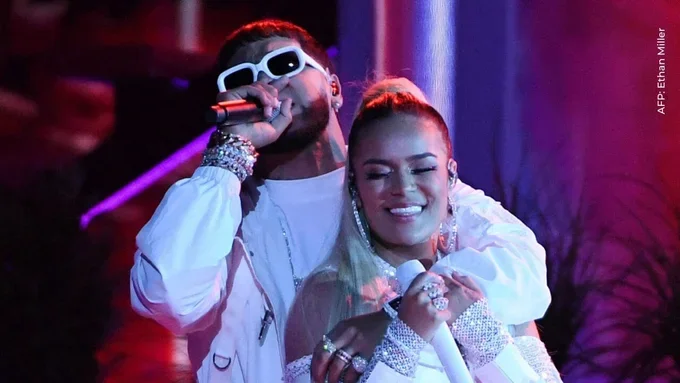 anuel aa menciona a karol g