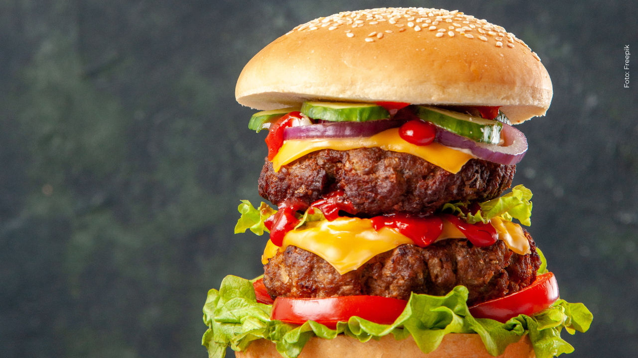 Él es Luis Miguel Castillo, hombre que se hizo viral por su historia de la hamburguesa triple
