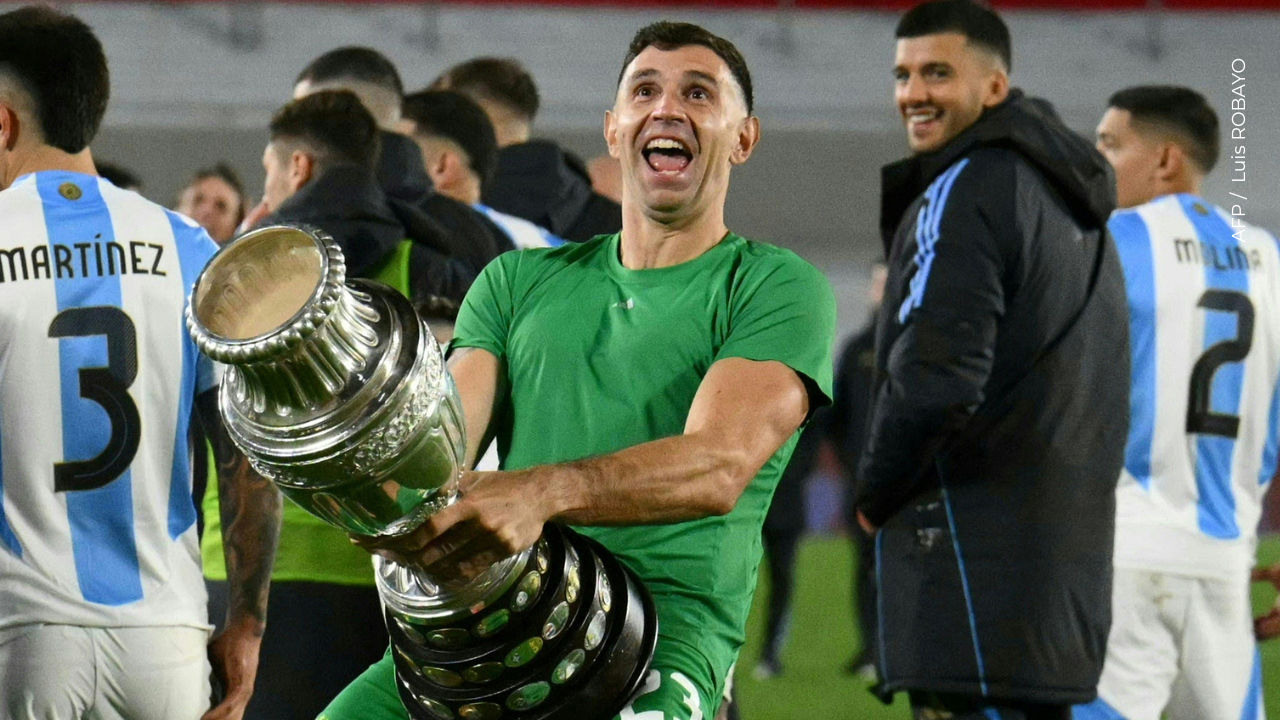 Dibu Martínez en Qatar 2022.