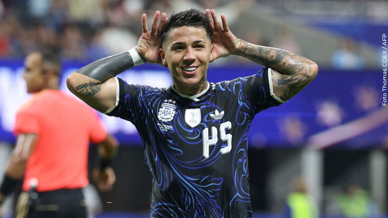 La acción de un jugador argentino contra un inglés que desató polémica en la semifinal del Mundial