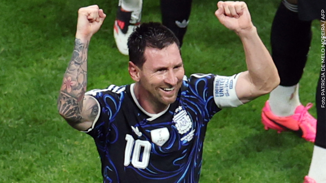Jugador de Argentina quedó en el centro de la polémica tras una acción contra un futbolista inglés