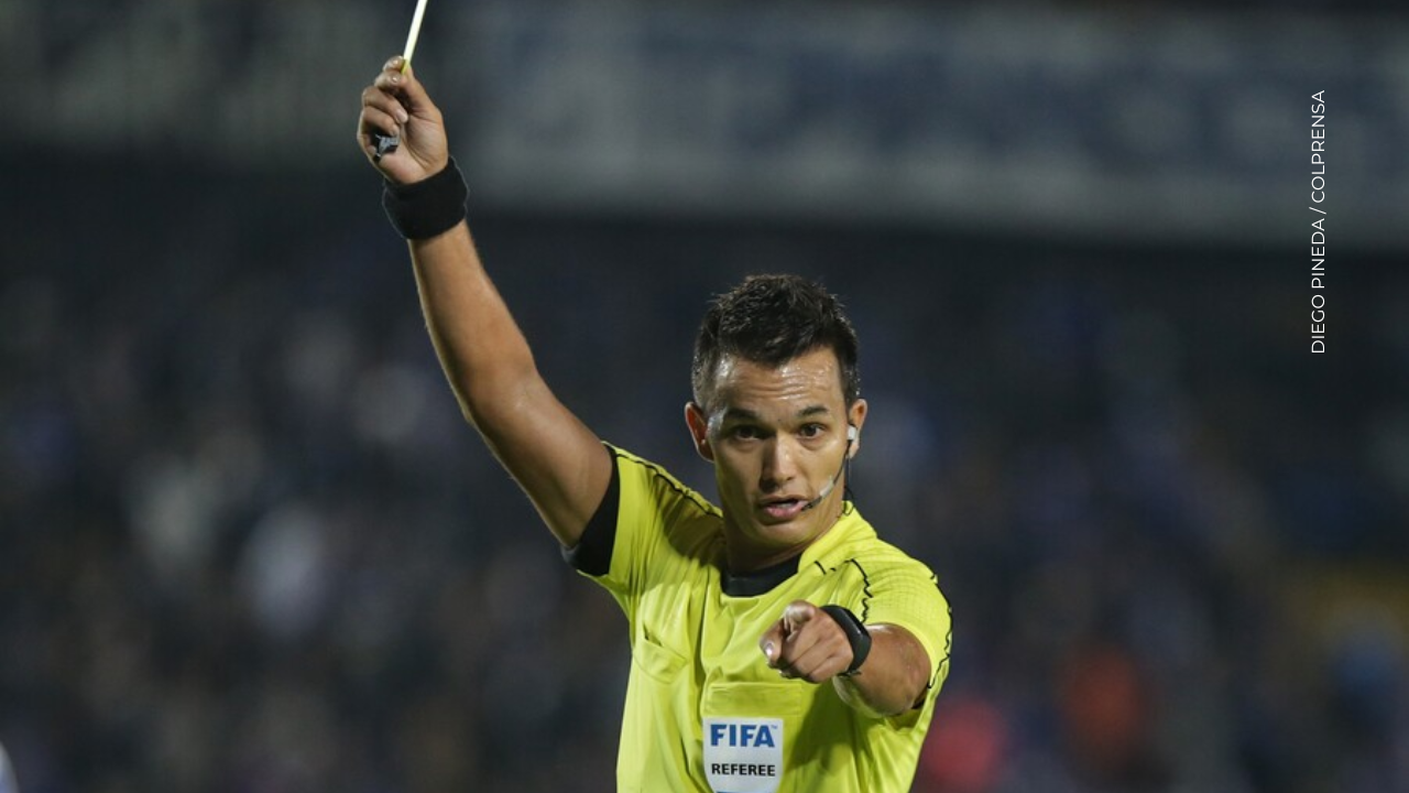 ¿Qué hace un AVAR en un partido de fútbol y por qué es importante?