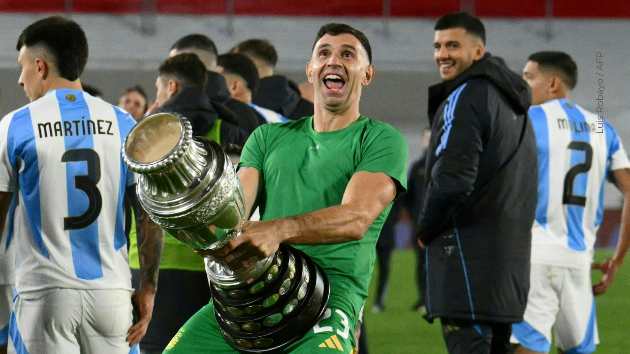 Dibu Martínez