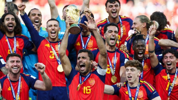 Trofeo del Mundial 2026 terminó dentro de una bolsa plástica tras victoria de España | VIDEO Trofeo del Mundial 2026 terminó dentro de una bolsa plástica tras victoria de España | VIDEO