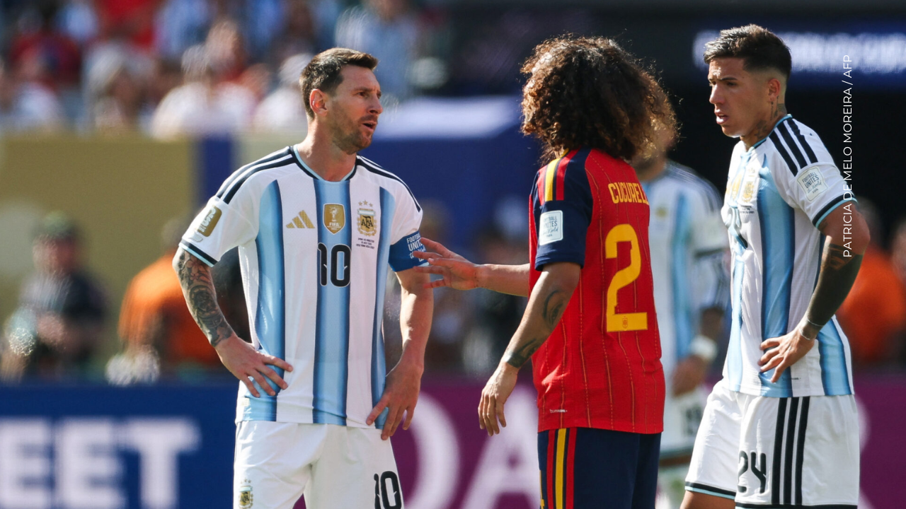 ¿Por qué no expulsaron a Cucurella pese al reclamo de Messi?