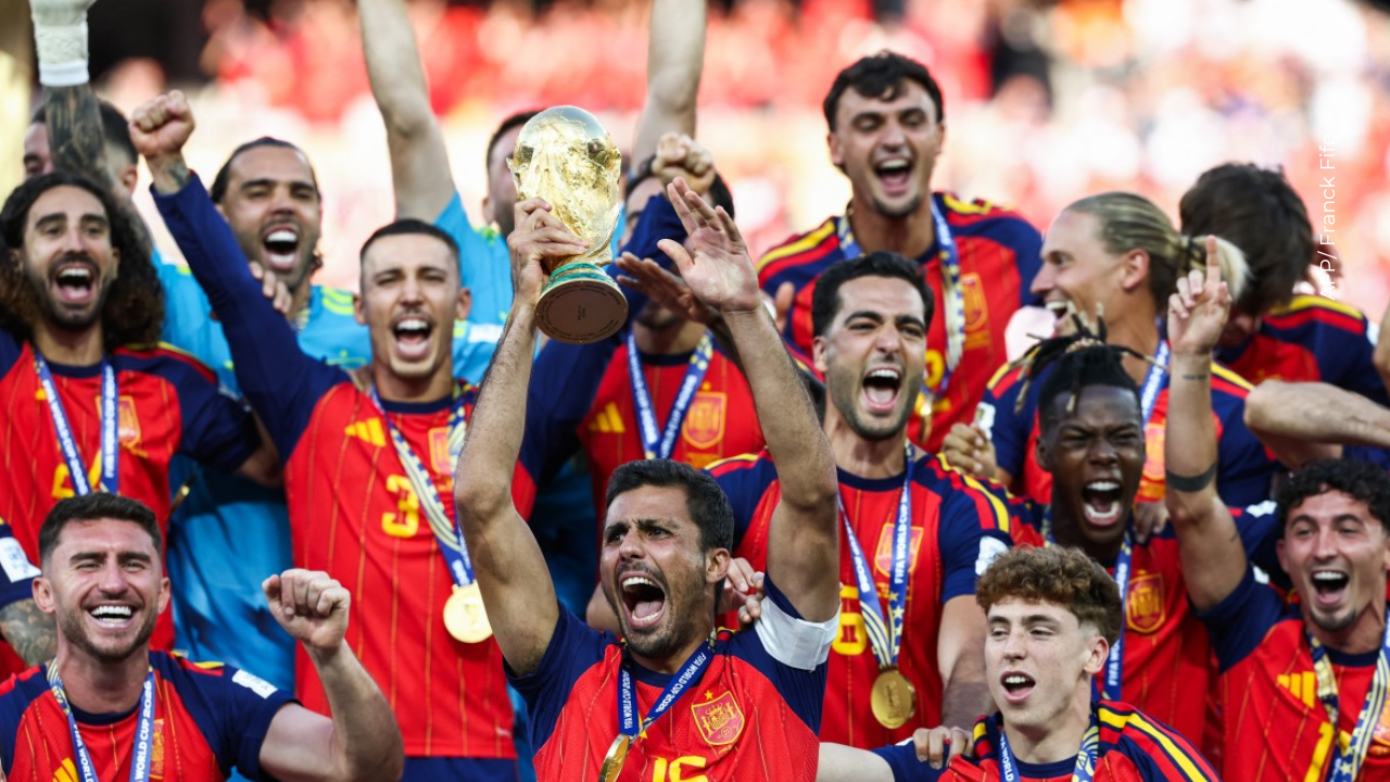 Video de dos jugadores españoles celebrando con un beso desata reacciones