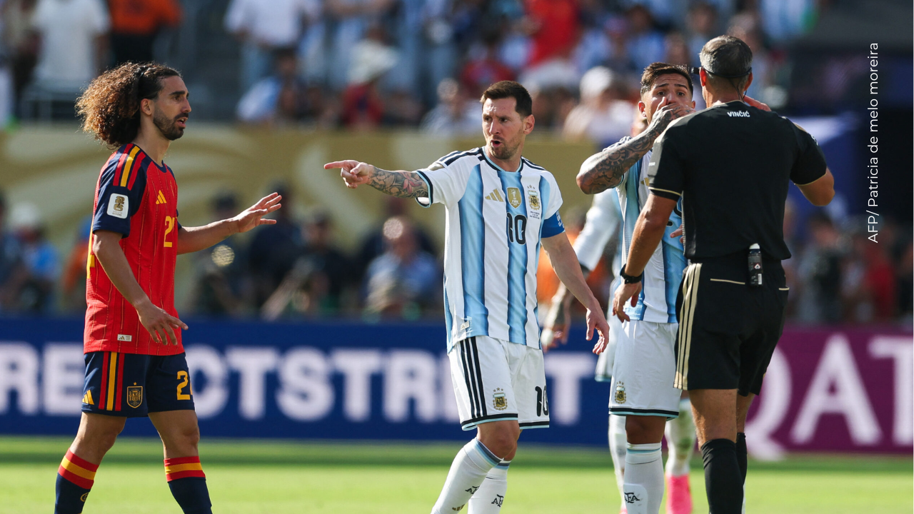 Experto reaccionó a las teorías conspirativas sobre la derrota de Argentina ante España.