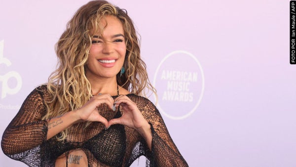 ¿Karol G regaló una luna de miel en pleno concierto? Así fue el momento ¿Karol G regaló una luna de miel en pleno concierto? Así fue el momento