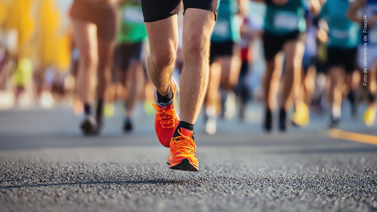 El inesperado accidente que volvió viral a una joven en la Media Maratón de Bogotá