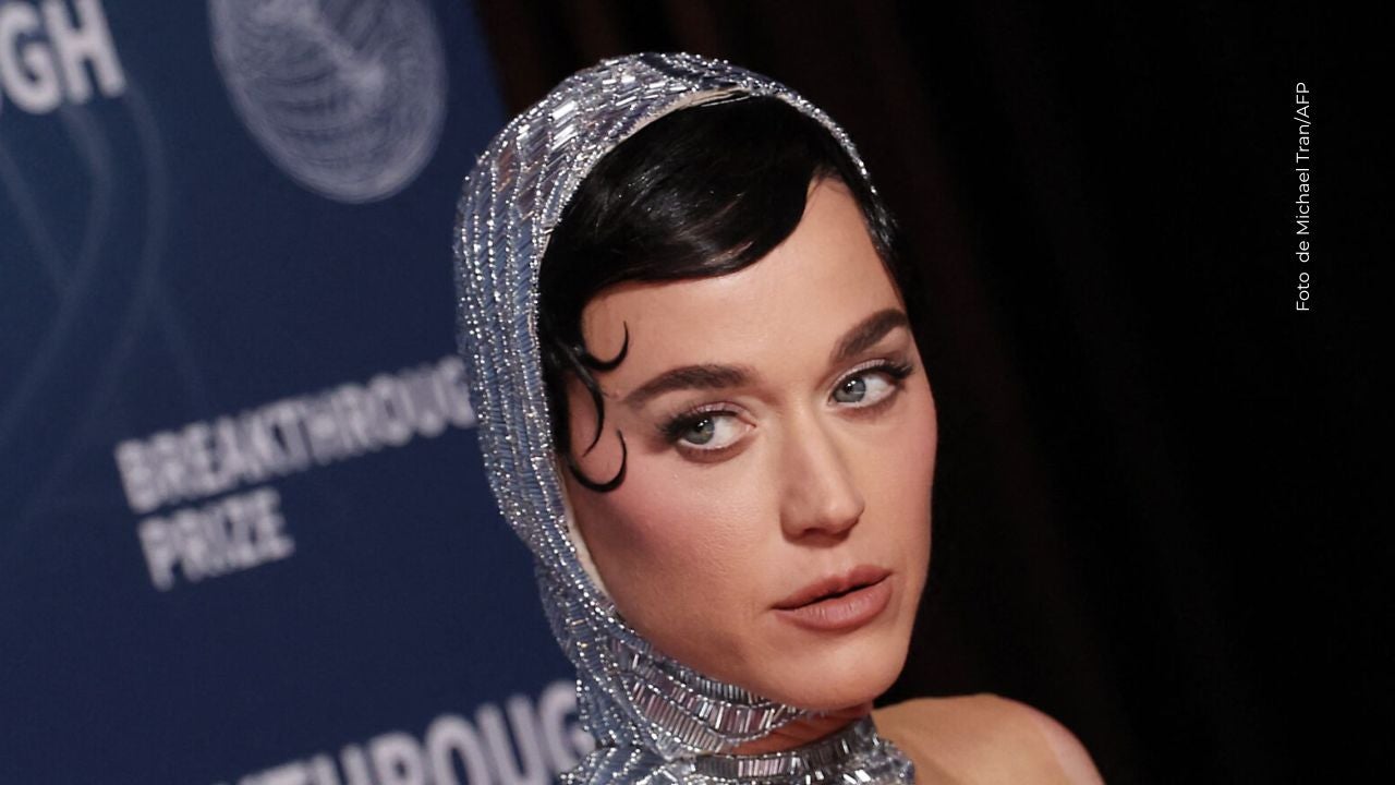 Katy Perry quiso llegar al escenario de manera peculiar. 