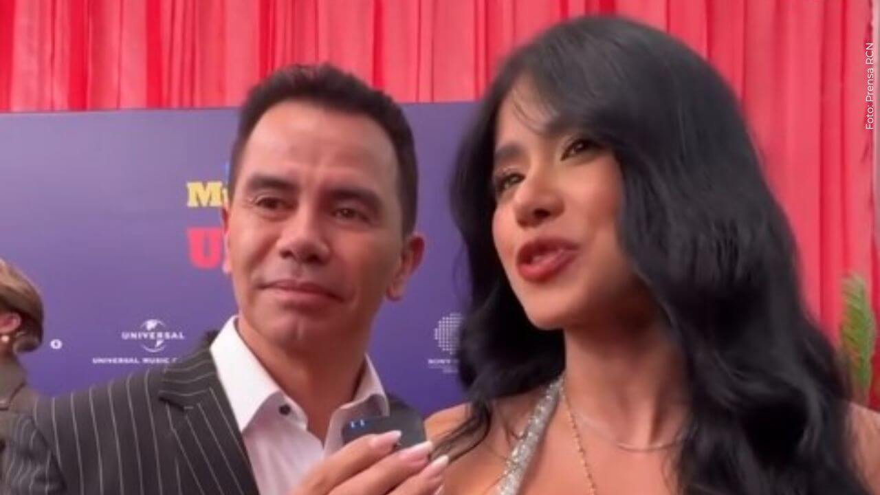 Jenny López compartió en redes un video en el que canta junto a Jhonny Rivera y el hijo de él.