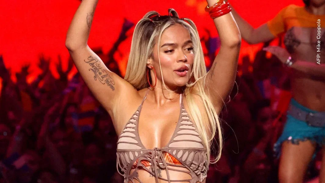 karol g llora en concierto