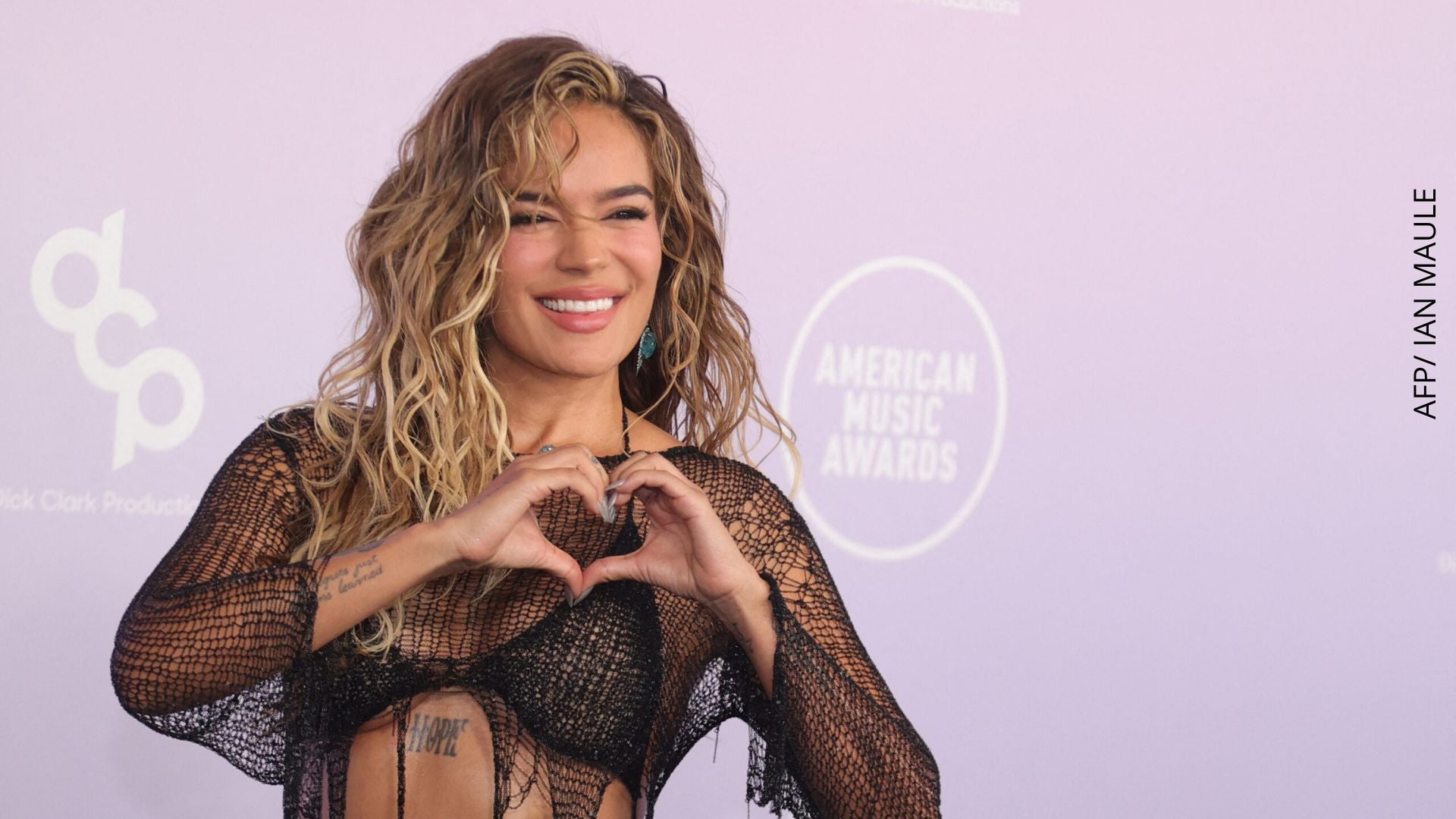 Karol G está disfrutando de su gira de medios