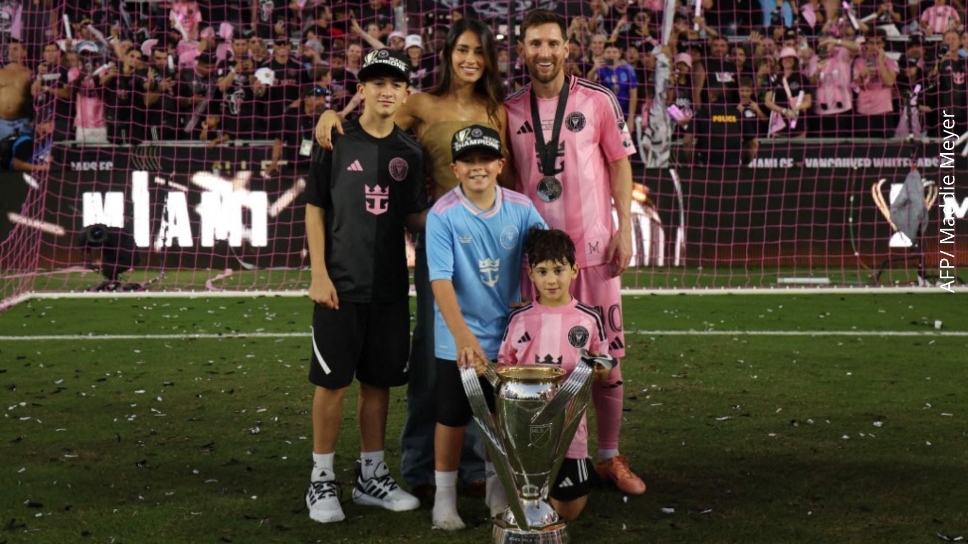 Familia de Messi llega para despedir al padre del futbolista