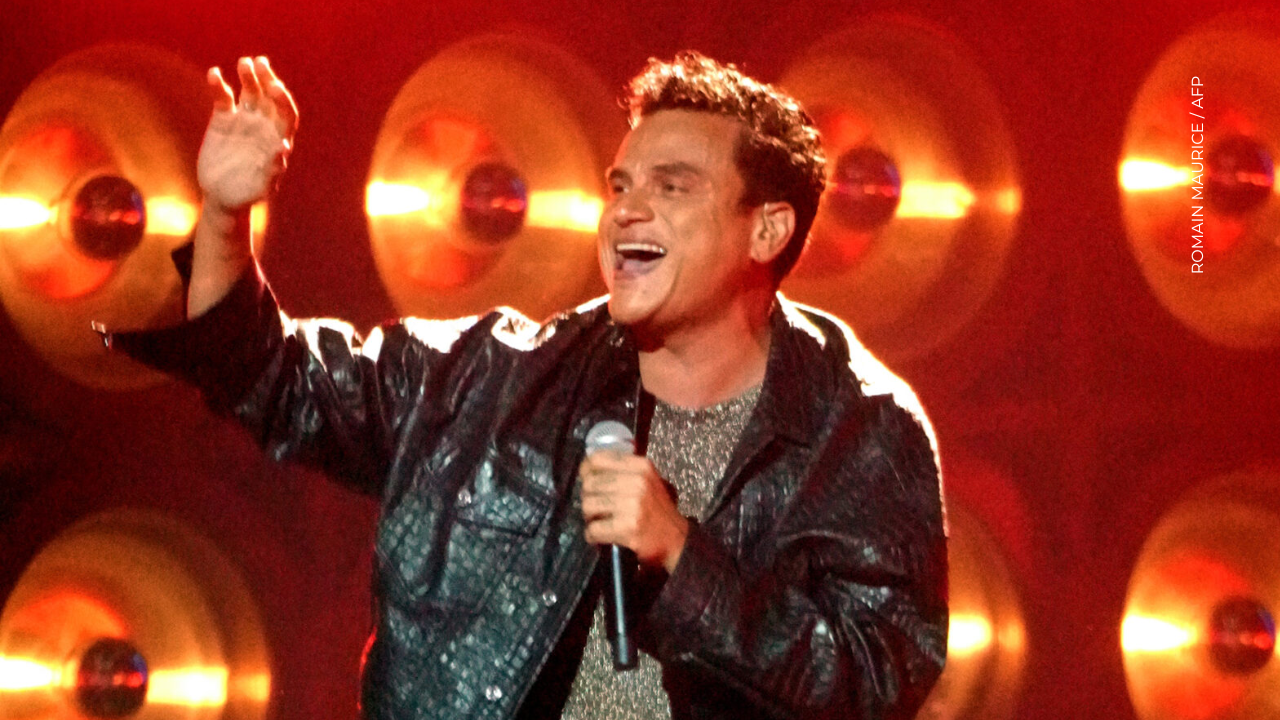 Silvestre Dangond sorprendió con cambio de look en pleno concierto