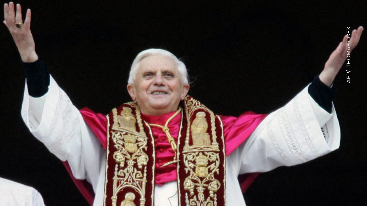 La inesperada foto de Benedicto XVI en su juventud que causa revuelo en redes